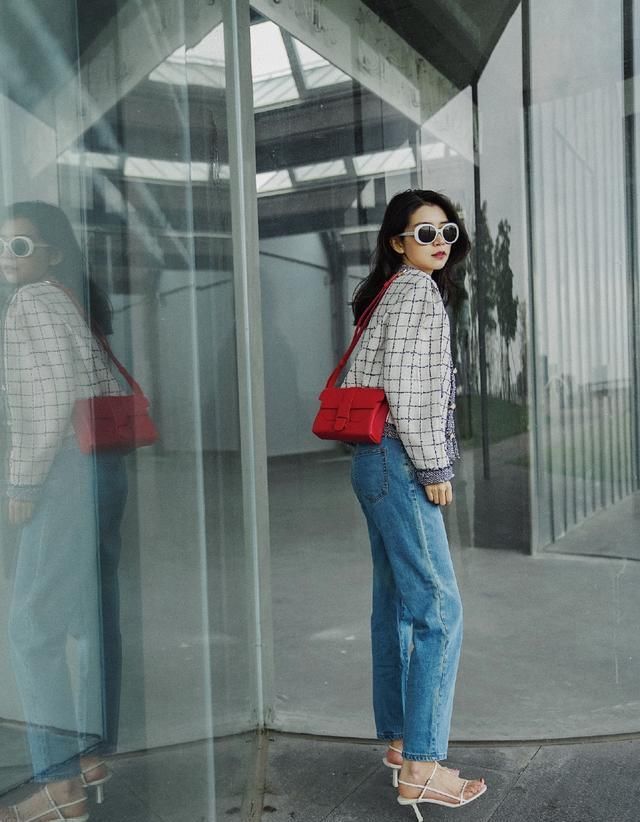  [基础款]三木的春装太有质感，抹胸内衣搭配格纹外套和直筒裤，甜美又自然