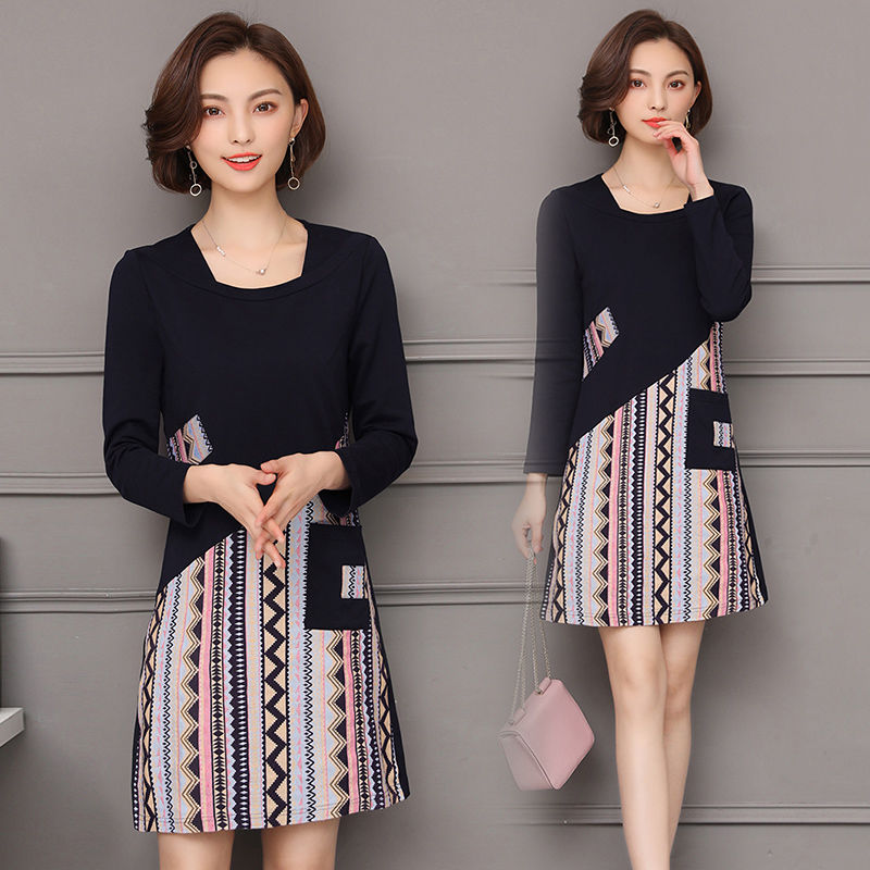 黑裤子扔了吧!听说70后女人都穿这,秋裙+高跟鞋,想不嫩都难