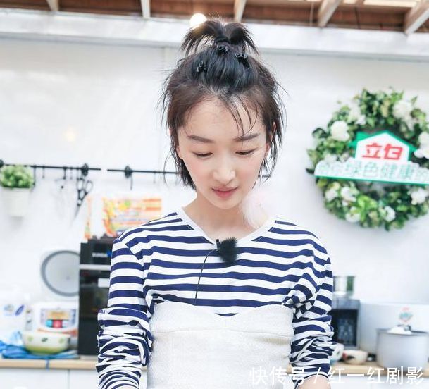 三千块的束胸衣，让周冬雨穿的尴尬无比，连黄晓明都问这穿的是啥