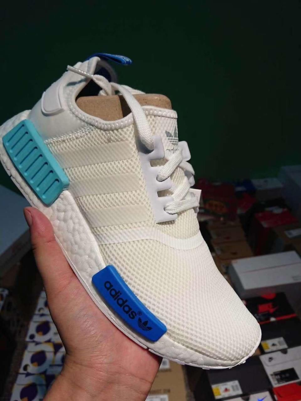 给自家汉子买东西，想送男朋友一双鞋，400以内有什么好推荐吗?