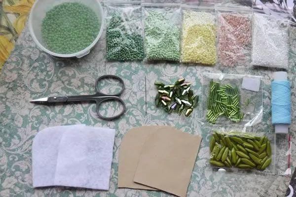 锁边珠绣的手工制作教程,让整体衣服更加时尚高贵,收藏起来