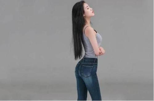 打底裤穿在双胞胎小姐姐身上，展现性感翘臀，网友直呼太美了