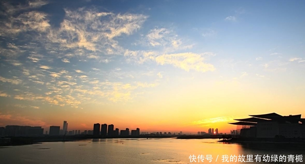 无锡城里的锡山和惠山,是当地百姓最爱盘桓游赏的风景名胜