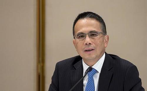 李泽钜接手家族资产，却不愿登财富榜，其实他连公众场合也不敢去