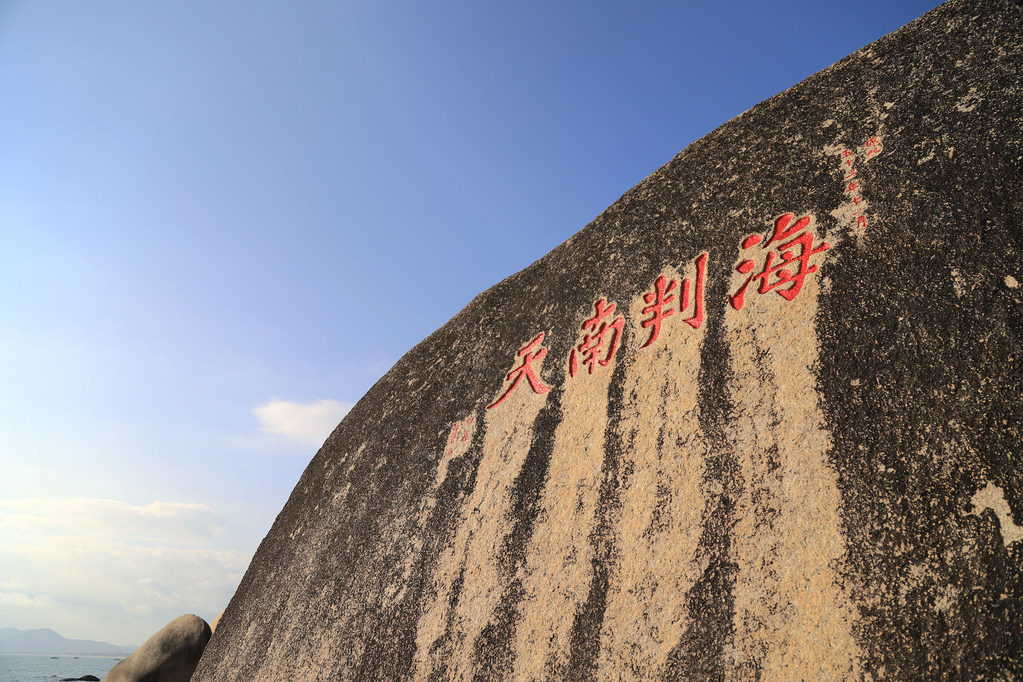 【遇上一座城】请到天涯海角来，一起去看比基尼大长腿的三亚微游