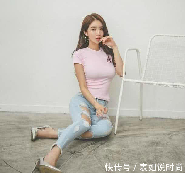 街拍，小姐姐这迷人穿着，真讨人喜欢呀