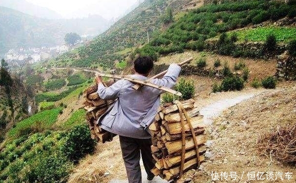 老农挖到一车黄金，拿去卖时专家赶到：不是你的，请交上来