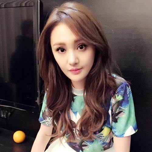 郑爽电视剧《青春斗》最新路透,与四位女明星