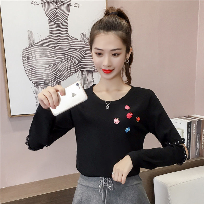 我滴天，53岁姨妈也太时髦了，秋天穿小衫配短裙，美嫩赛90后