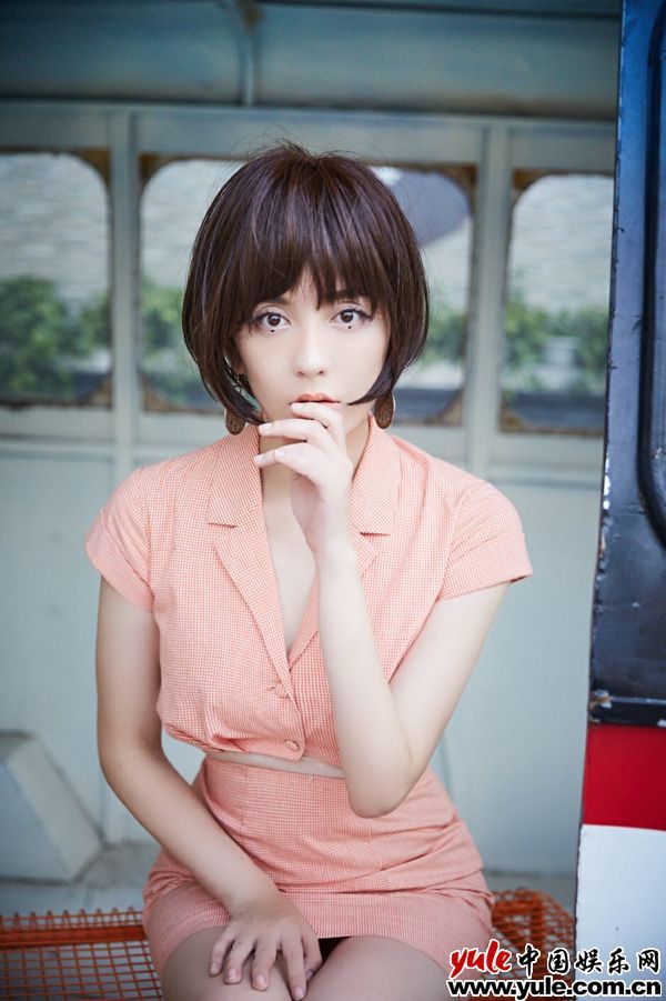 吕佳容波波头似精致洋娃娃 秒变十八岁少女感满满