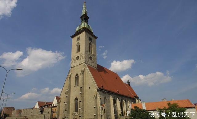 世界上城堡数量最多的国家之一,被称为欧洲的心脏