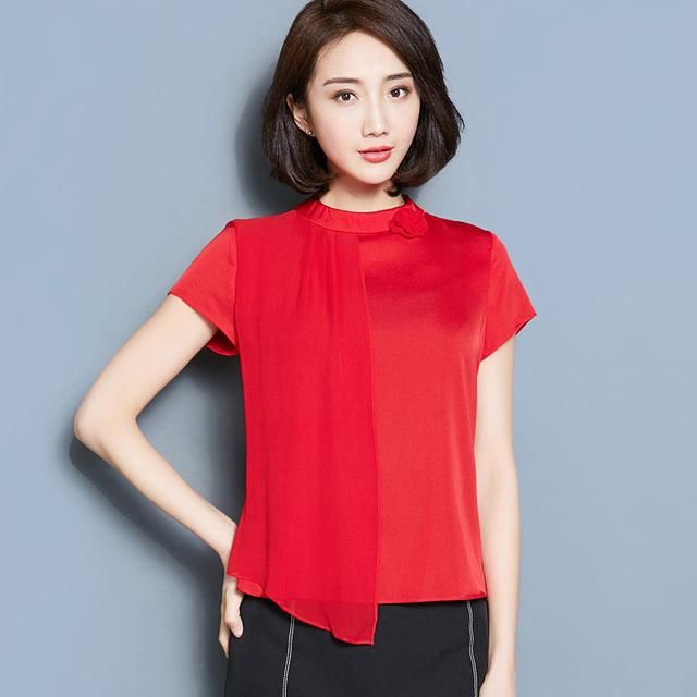 真丝衬衣扮靓奔五女性，凸显气场，藏住年龄，容颜的“化妆品”