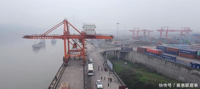 成贵高铁全线铺轨, 网友 到处都有高铁, 为啥泸州没有高铁