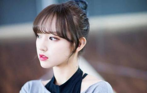 程潇不能缺刘海，孟美岐不能缺眼线，鞠婧祎就意外了，不能缺这个