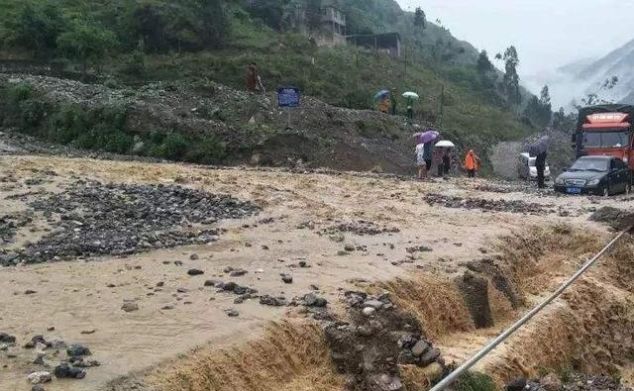 十年前进西藏的路是什么样子，知道吗？旅游自驾先进来看照片