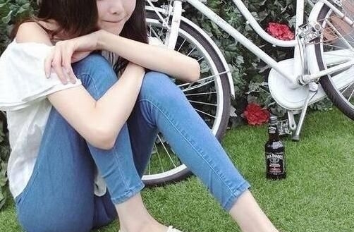 美女■高挑迷人的牛仔裤美女,展现女性的玲珑身材!