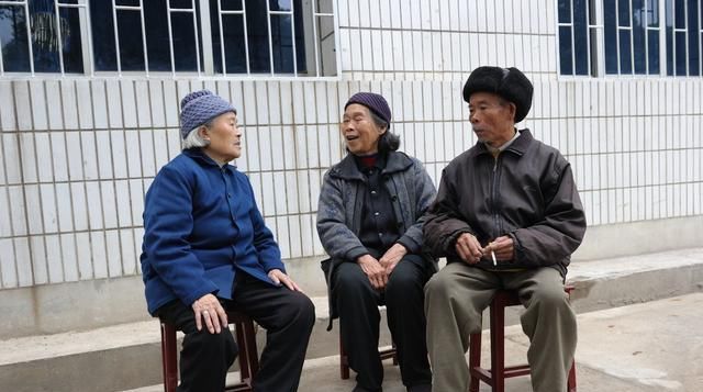  【养老金】10年后农村人如何养老？工人退休有养老金，农民有啥