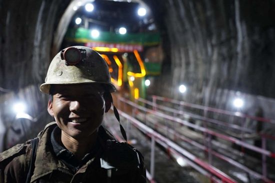  「川藏铁路拉林段」最新！川藏铁路拉萨林芝段47座隧道全打通！