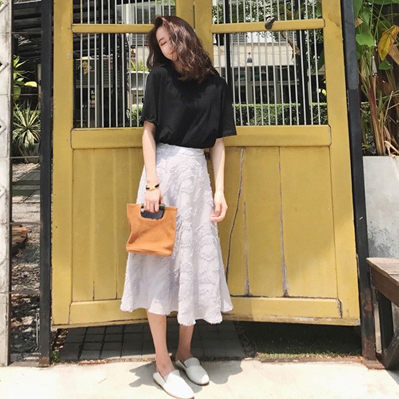 小个子不穿高跟鞋也很美，小鸟依人的感觉，穿拖鞋都可以迷倒一片