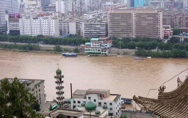 最穷二线城市：投资200亿挖穿黄河也要建地铁，如今建成创造奇迹