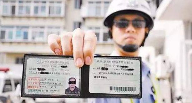 车管所:驾照年审规定更新!不管多忙都看下,等驾