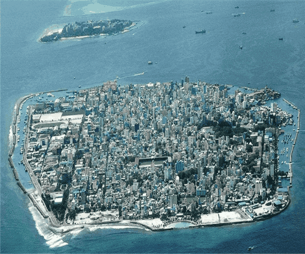 世界最拥挤的首都, 大洋上的旅游圣地, 岛上的人口却超过6万