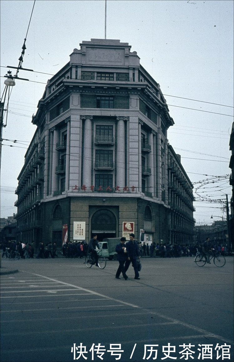 一组老照片带你看看80年代的“北上广”，街道上只有很少车辆