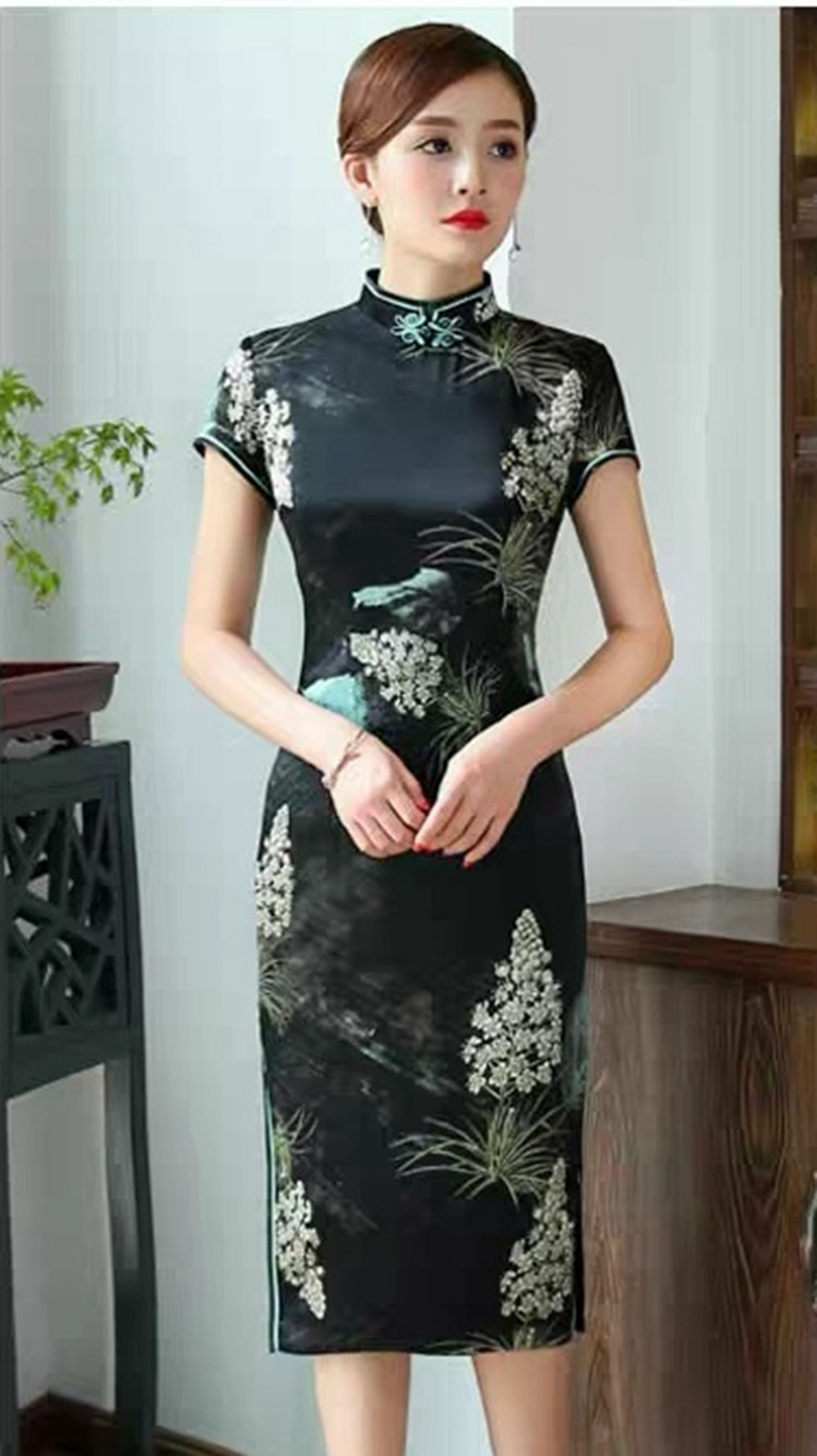 夏季新款日常真丝旗袍裙，中长款晚礼服，深色印花旗袍，高贵冷艳