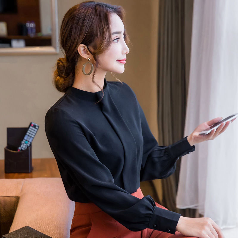 别穿毛衣配打底裤，太土了!瞧下面女人这样穿，70后女人穿贼美