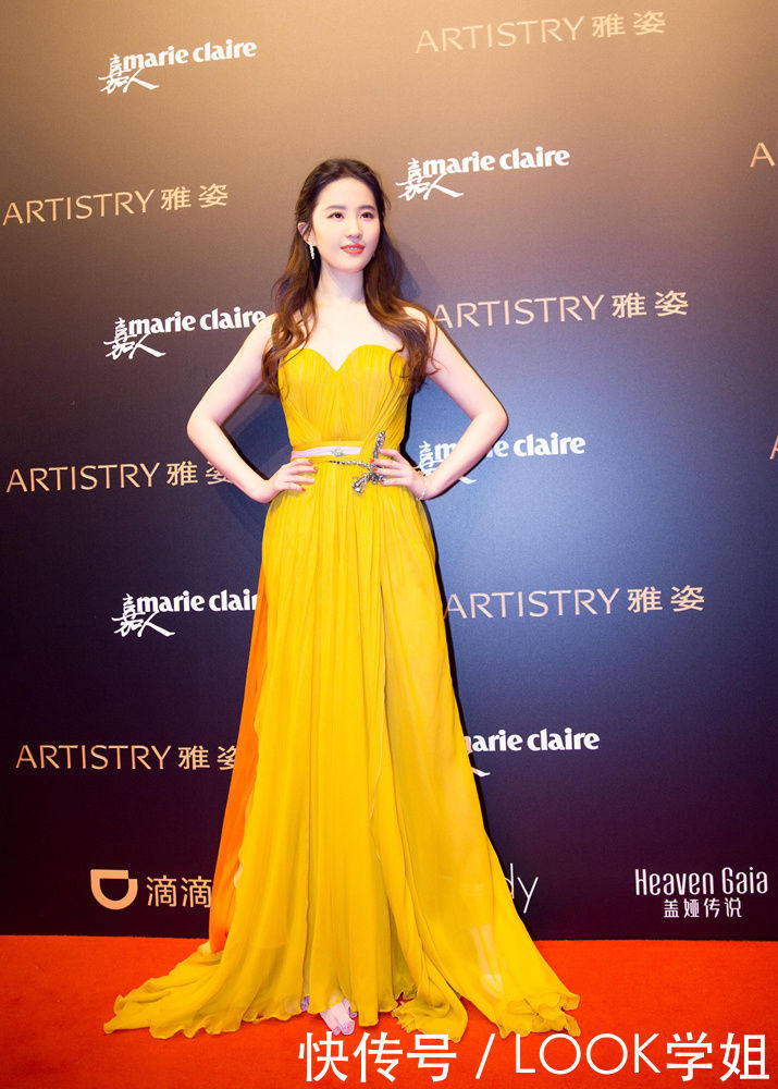 刘亦菲身材这么有料，薄纱裙宛若小仙女，网友：美的冒泡