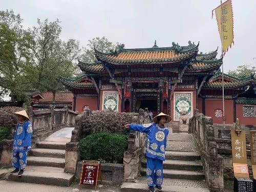 重庆让人印象深刻的一座城，走一遍，就像下了一趟“阴曹地府”