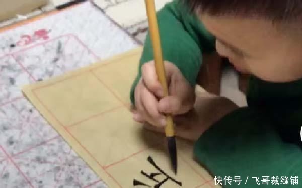 『劲练』7岁孩子写得一手精妙绝伦的柳楷,笔法劲练,让书法家们汗颜