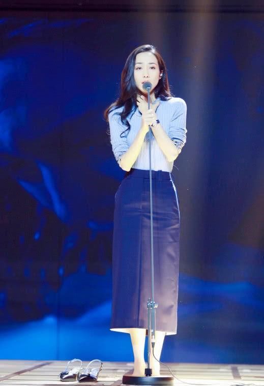 韩雪也来凑热闹,裙子比打底裤还短太撩,网友:确定生过?