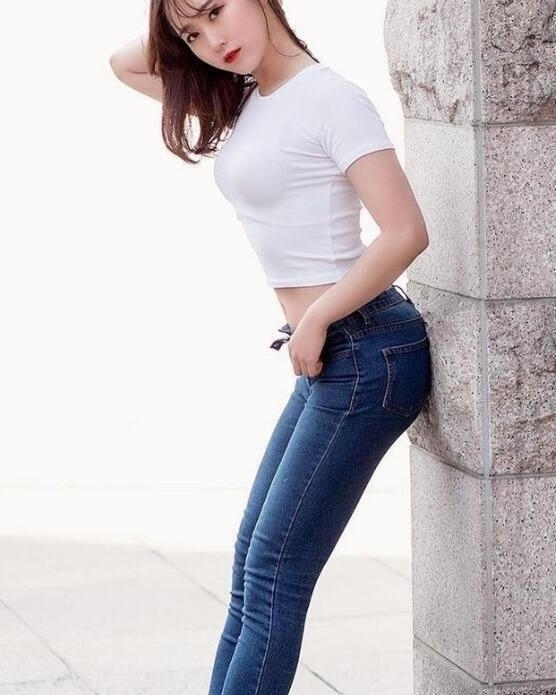 #韵味#很有韵味的牛仔裤美女,身姿曼妙丰盈,特别吸引人