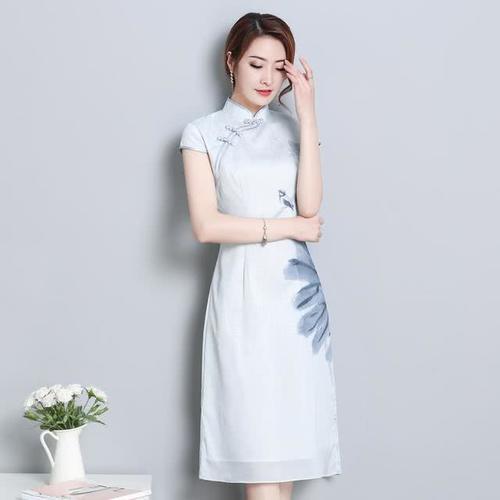 无旗袍不女人,黄金裁剪,展现清丽脱俗,优雅气质,尽显女人味