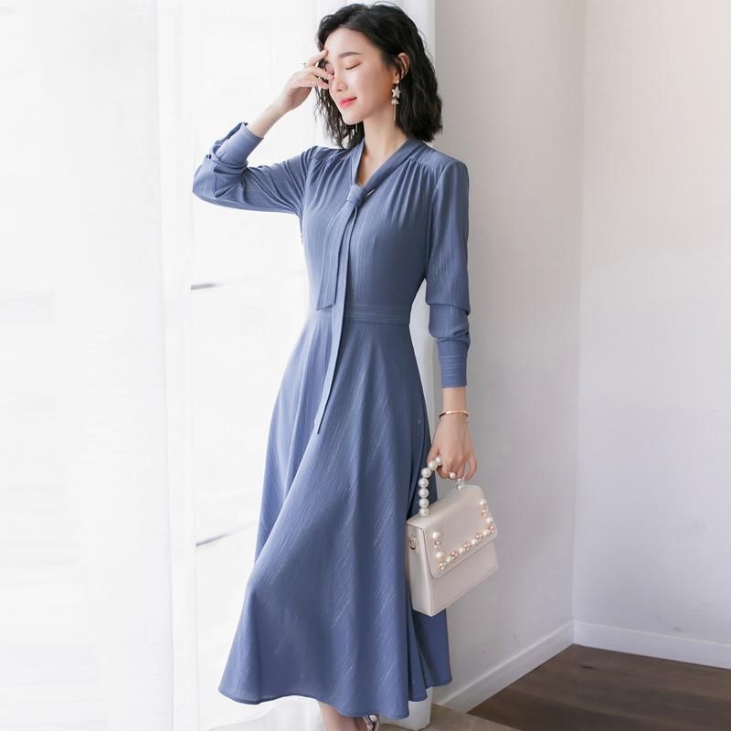 年龄32，别穿普通上下装!柔情似水的连衣裙，穿上优雅女人味