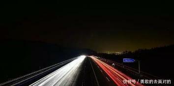 晚上跑高速和平时一样用近光灯？老司机：别糊涂，除非你命大！