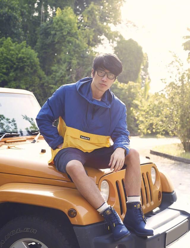 身穿灰色衣的陈传多，年纪虽老，但看样子却像刚刚出来的青年