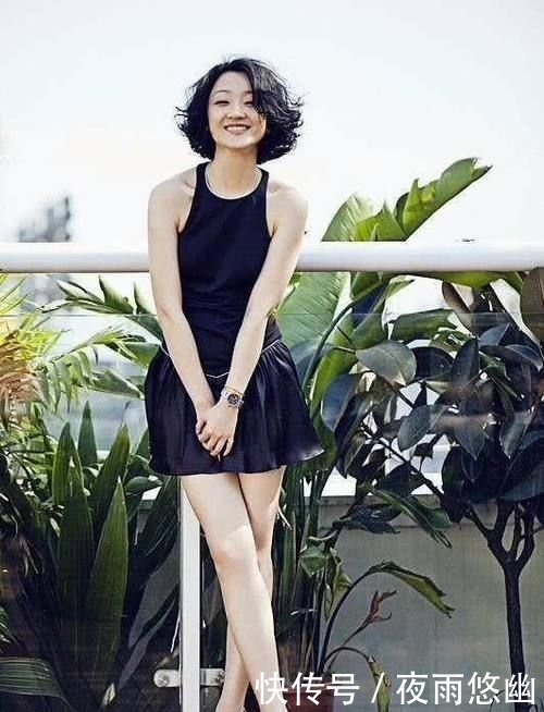  「翡翠蓝靛」《新世界》关宝慧穿旗袍时髦保守，那是没见她私下，穿衣大胆张扬