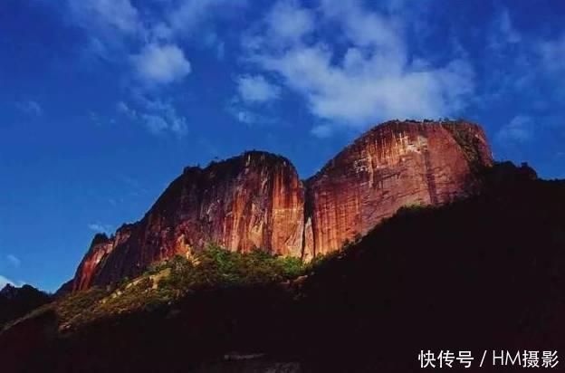 「座山峰」中国有个神奇的地方,一天3次日出,3次日落!