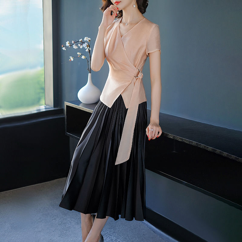 45岁老婆真有眼光，刚买回来的几款连衣裙，高贵优雅显气质，美