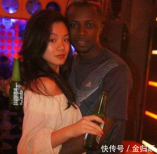 女子被黑人男友骗走600万，而且还有了身孕，网友却说：活该！