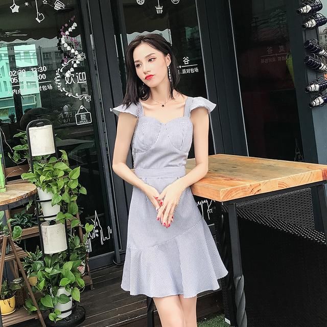 35岁嫂子真大胆！出门竟敢这样穿，街上男人全都瞪直了眼