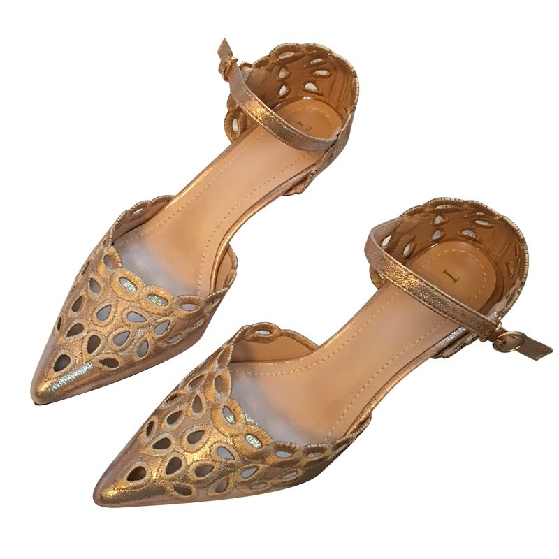 超过10cm的高跟鞋就别穿了，韩式小跟鞋，穿上又美又舒适