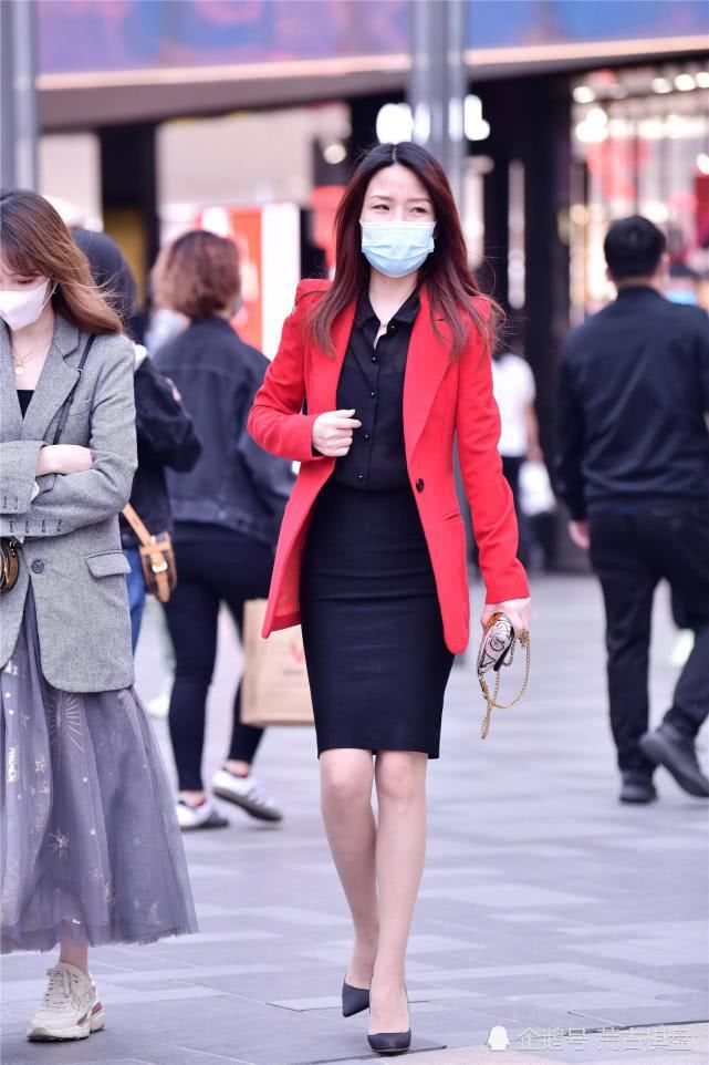  位美女选择一■好看还显瘦的尖头细高跟鞋，要选择一双高度多少会更好呢？