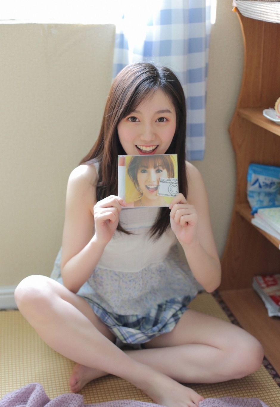 小清新美女，白色吊带短裤迷人写真图片