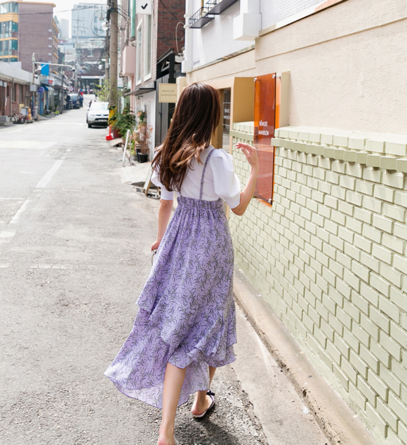 女神孙允珠，紫罗兰月牙花瓣春绒折叠吊裙