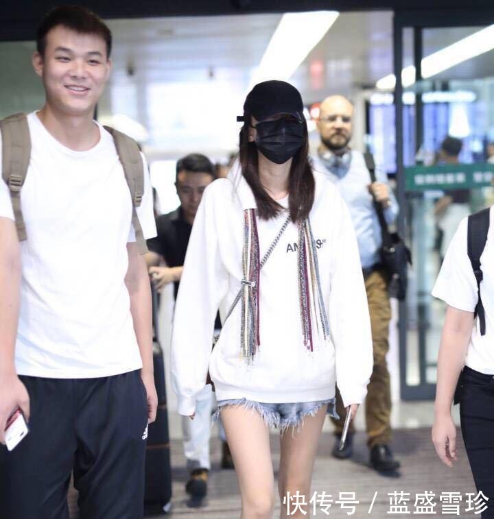 孙怡素颜“全副武装”, 看到她短到大腿根的裤子, 我沉默了