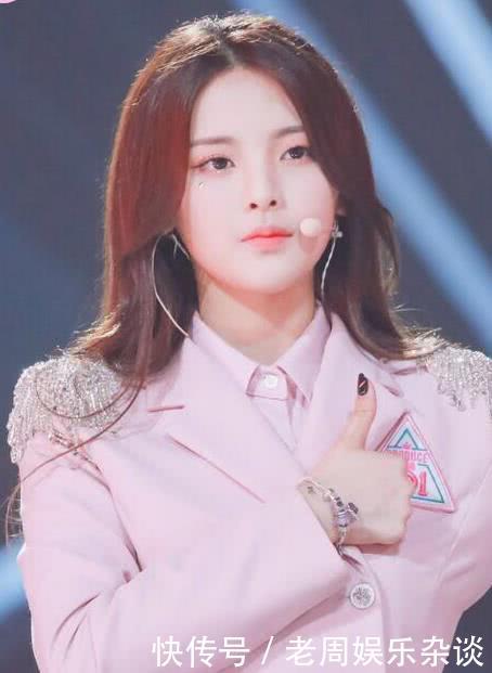 20岁杨超越晒近照，穿超短裤大秀长腿，网友：把郑爽都比下去了