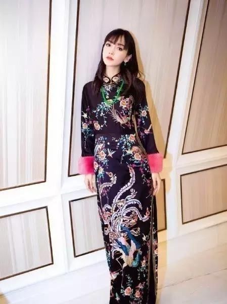 杨颖和刘诗诗同穿旗袍，网友：旗袍还可以这么穿？